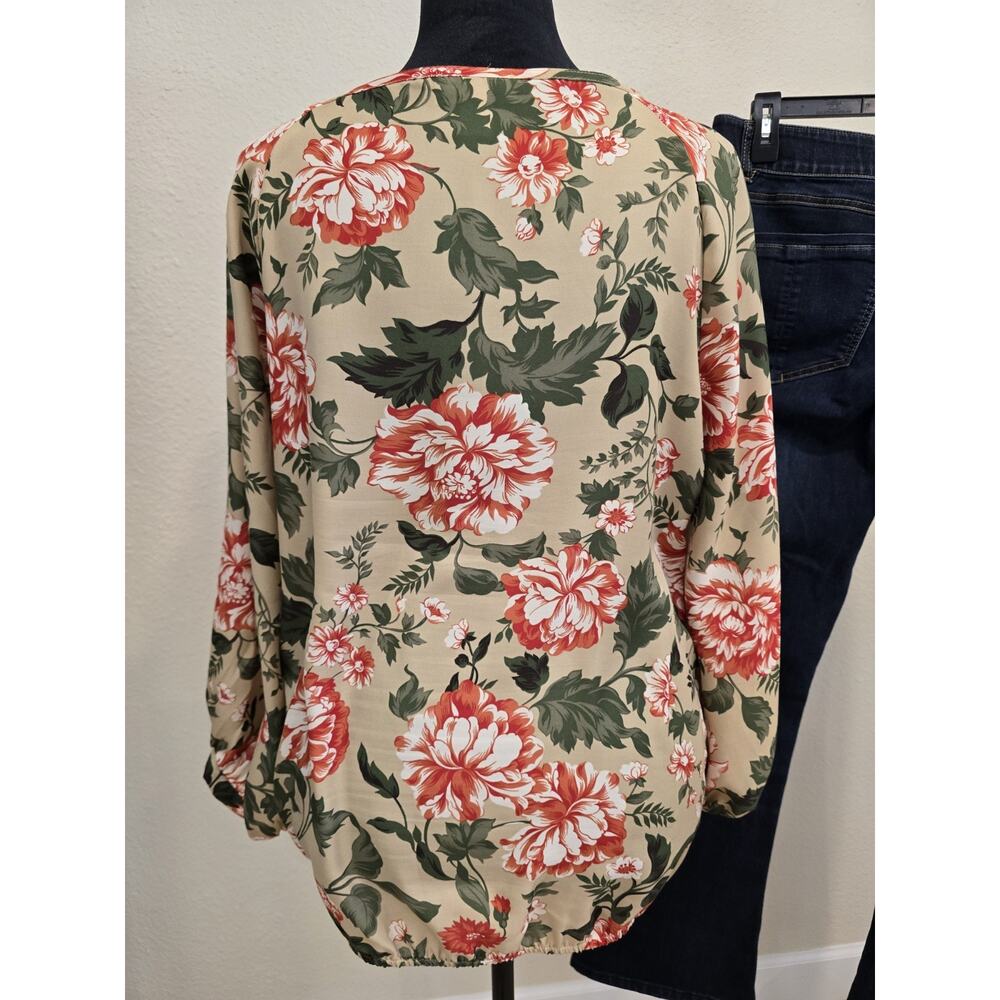 LOFT Floral Blouse Women’s Medium Beige Red Split Neck Blouson Hem - Picture 4 of 5